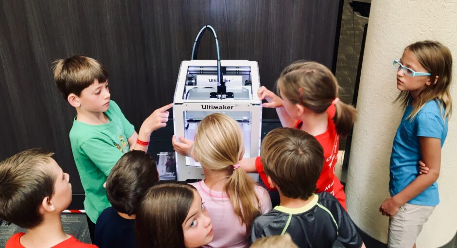 children looking the 3d printers